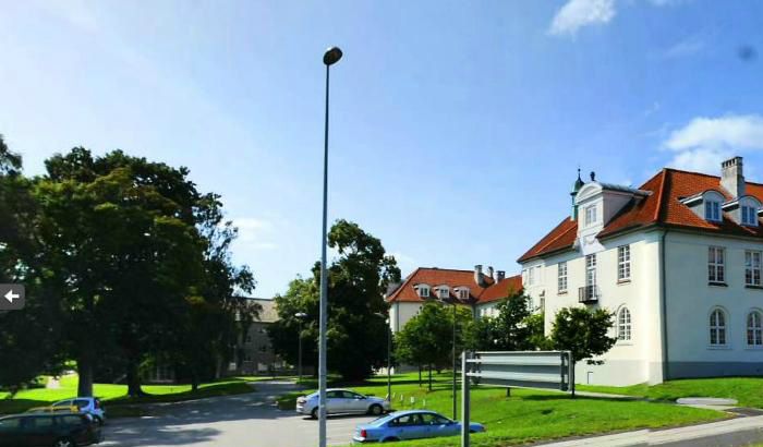 Fødselsanstalten Jylland anno 2013 - 27. marts 1953 kom jeg til verden i disse bygninger beliggende Vennelyst Boulevard i Aarhus, kører næsten dagligt forbi. Bygningerne bruges nu af Aarhus Universitet. Tænk at man er født på en anstalt, som var for unge kvinder der var kommet i 